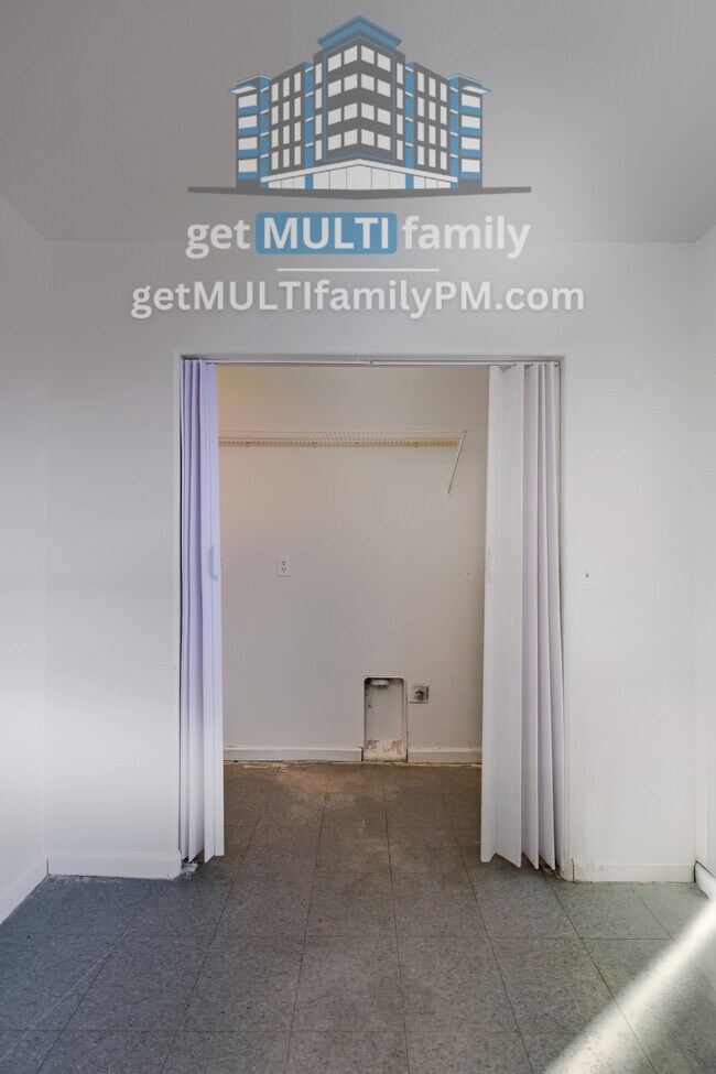 Building Photo - 1228 E Apache St