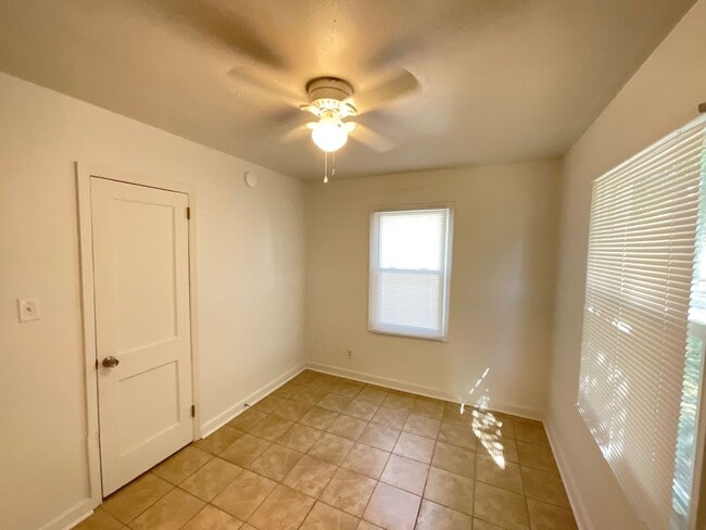 Building Photo - ****Rent Special***** 50% off the first rent charge payment. Ask for details!