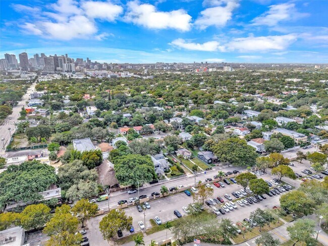 Building Photo - 150 NE 50th St