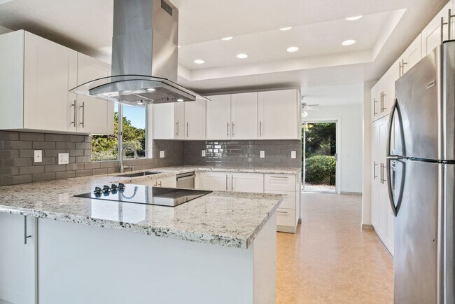 Building Photo - 11000 Meadow Glen Way E