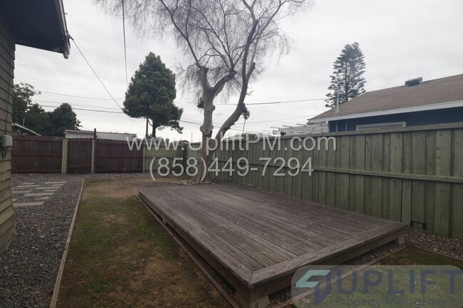 Building Photo - 36th (3637-3639)