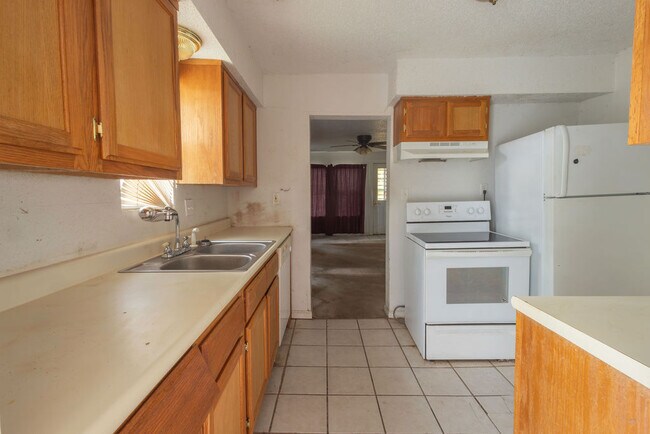 Building Photo - 304 W Fort Scott St