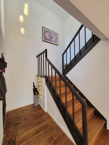 Building Photo - 575 Villa Real