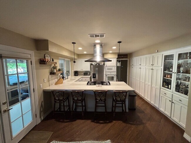 Building Photo - Beautiful 3 Bedroom / 2 Bathroom Home in S...