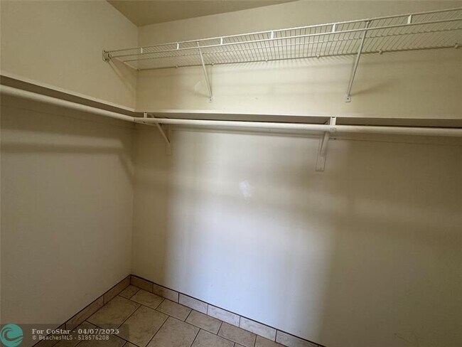 Building Photo - 5800 Margate Blvd