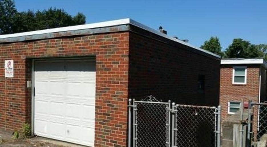 Garage - 916 Portland St