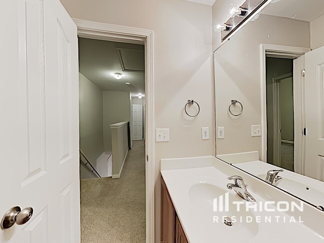 Building Photo - 4717 Brewer Dr