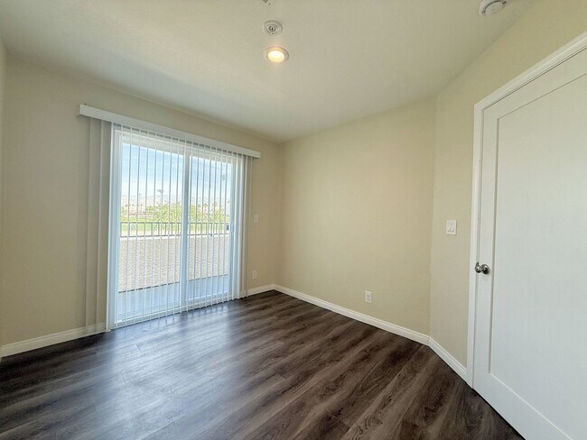 Building Photo - RECENTLY RENOVATED! 3 Bedroom 1 Bathroom Apartment in Indio, CA