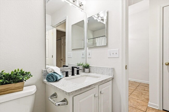 Building Photo - 335 Dreadnaught Ct