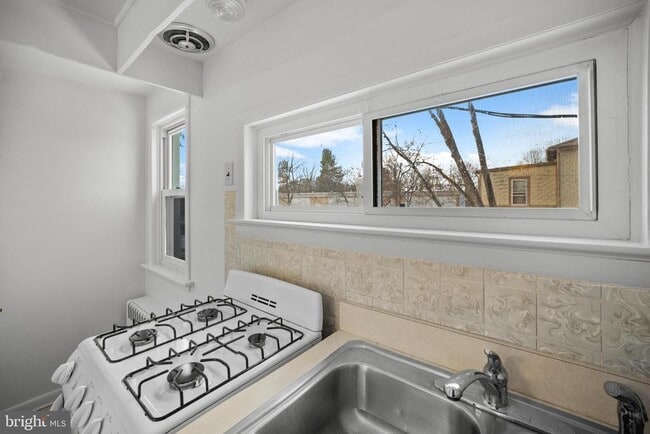 Building Photo - 842 Bethlehem Pike