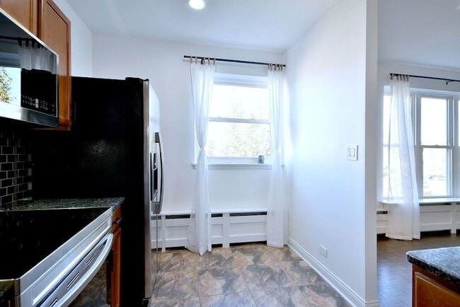 Building Photo - 1301 W Touhy Ave