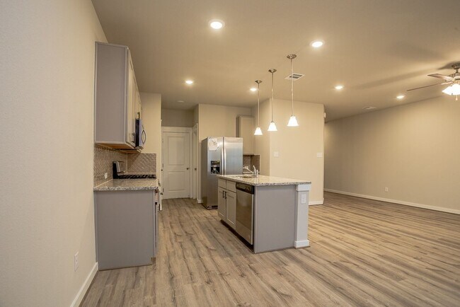 Building Photo - Lock-&-Leave Living in Pflugerville! 3BR T...