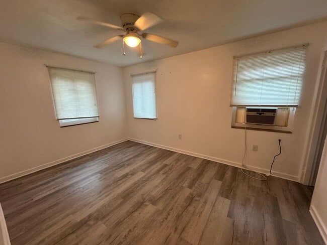 Building Photo - Pensacola - Warrington - 1 Bedroom, 1 Bathroom