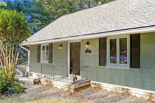 Building Photo - 2690 Ridgemore Rd NW