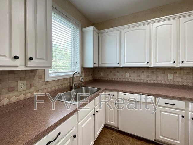 Building Photo - 320 Old Hickory Blvd