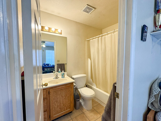Building Photo - 565 N 300 E