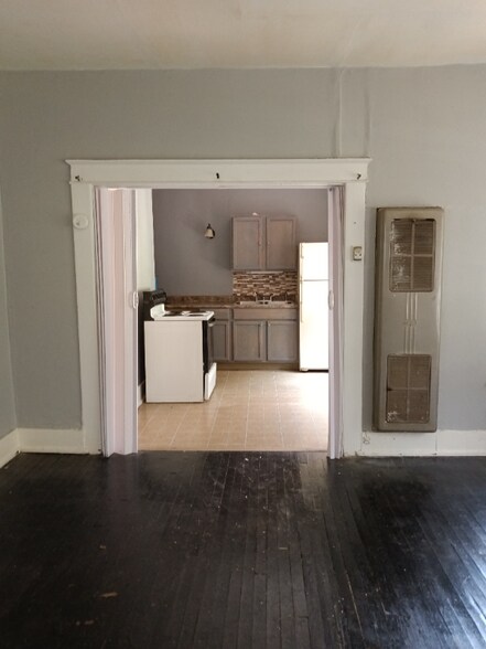 Building Photo - 2410 Arlington Crescent