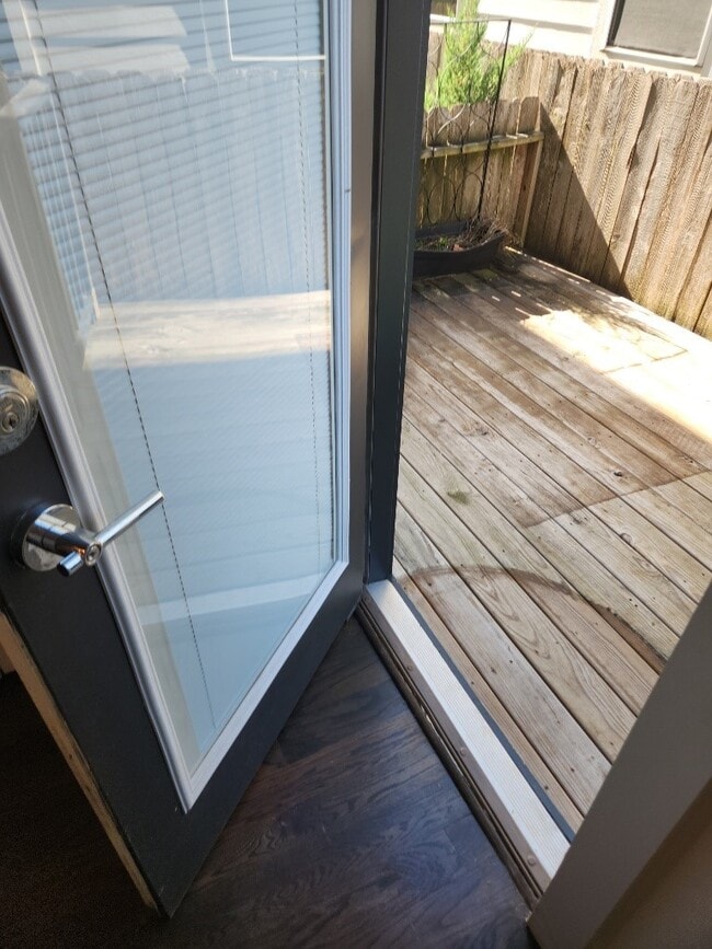 Building Photo - 1333 W 22nd St