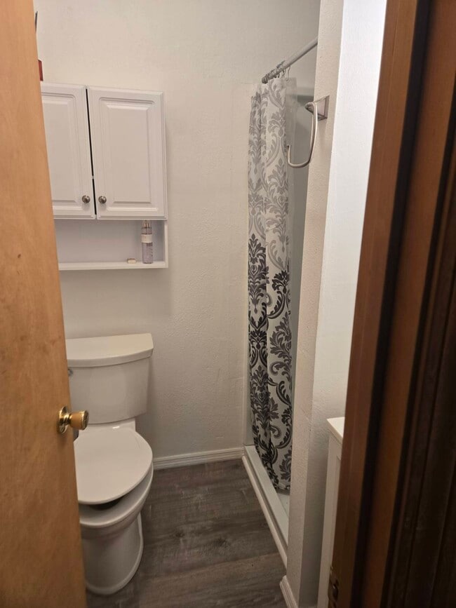 Building Photo - 121 Shore Dr