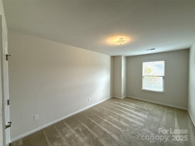 Building Photo - 11060 Discovery Dr NW