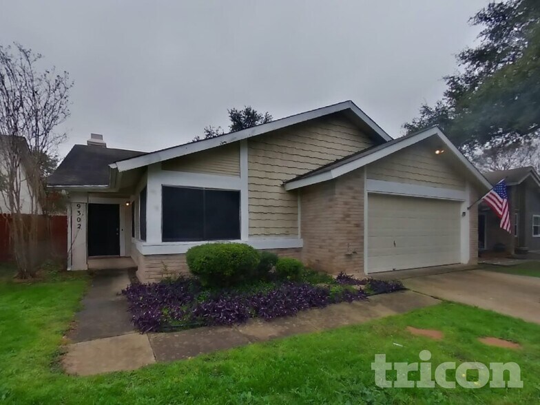 Building Photo - 9302 Points Edge