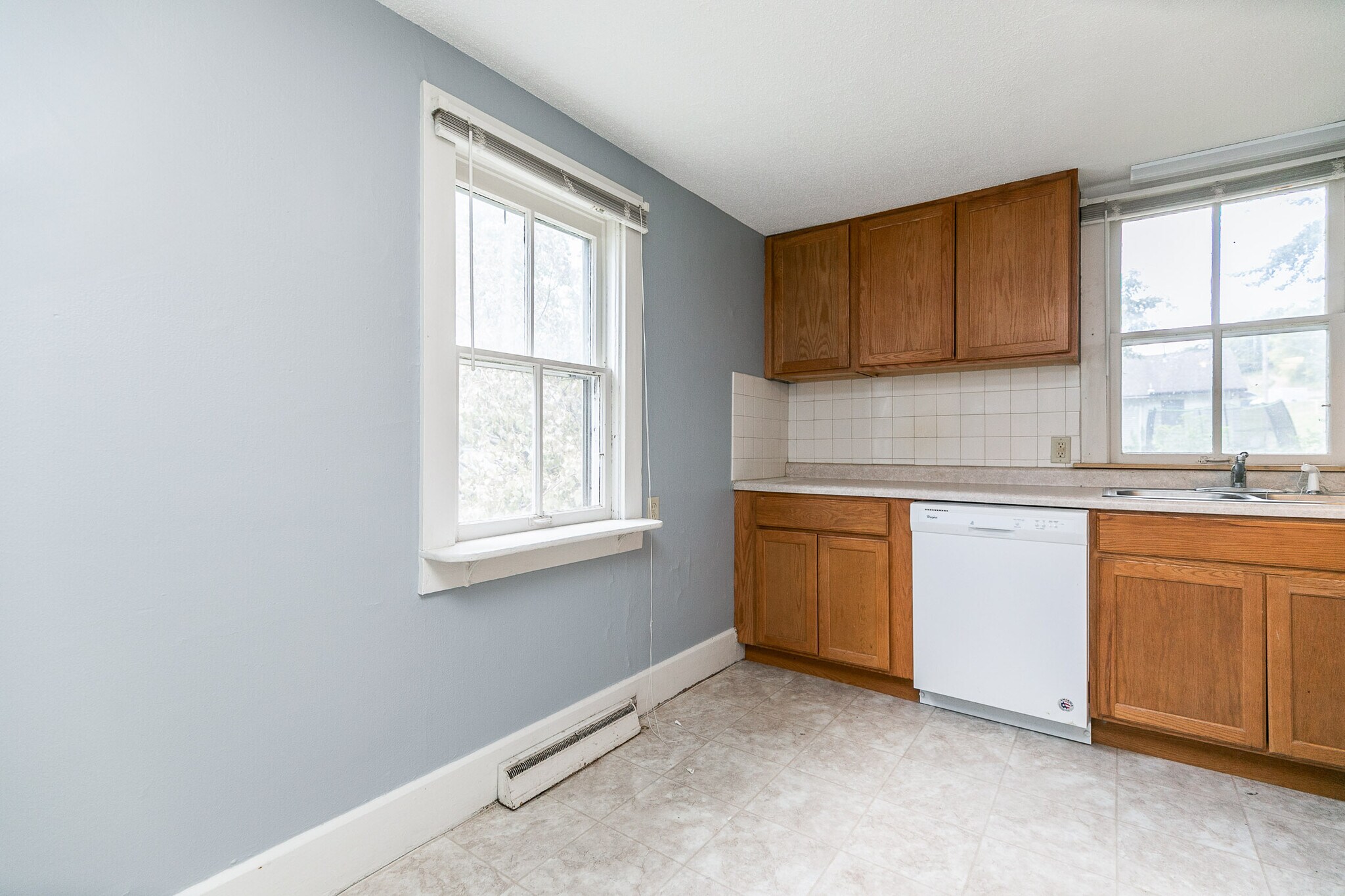 Building Photo - 903 Hudson Ave