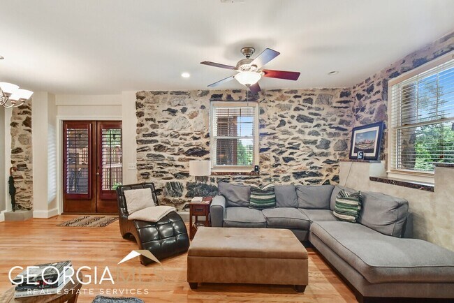 Building Photo - 841 Argonne Ave NE