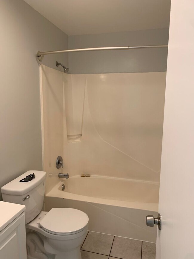 Building Photo - Vero Beach 2 Bedroom 1 Bath