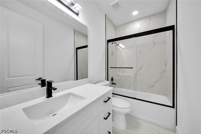 Building Photo - 4987 Fairway Ct
