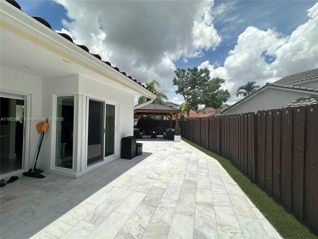 Building Photo - 5020 SW 154th Ave