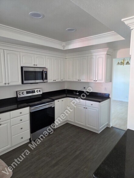 Building Photo - 2333 Lawnview Ct