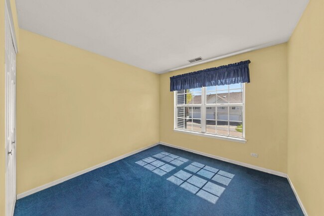 Building Photo - 400 Gloria Ln