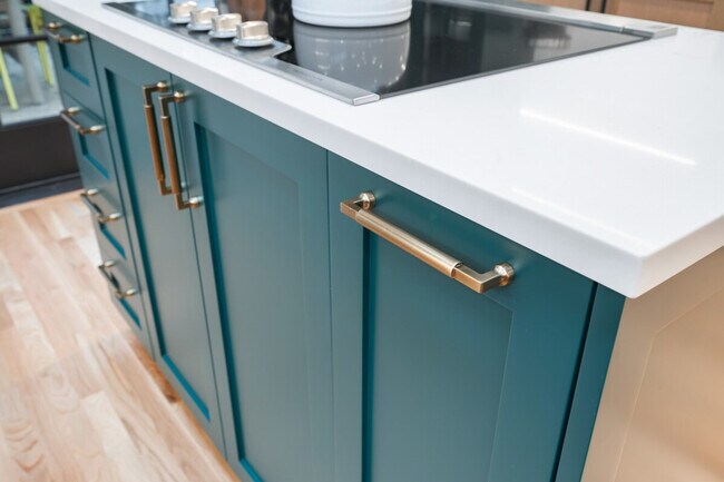 Building Photo - 2453 4th Ave W