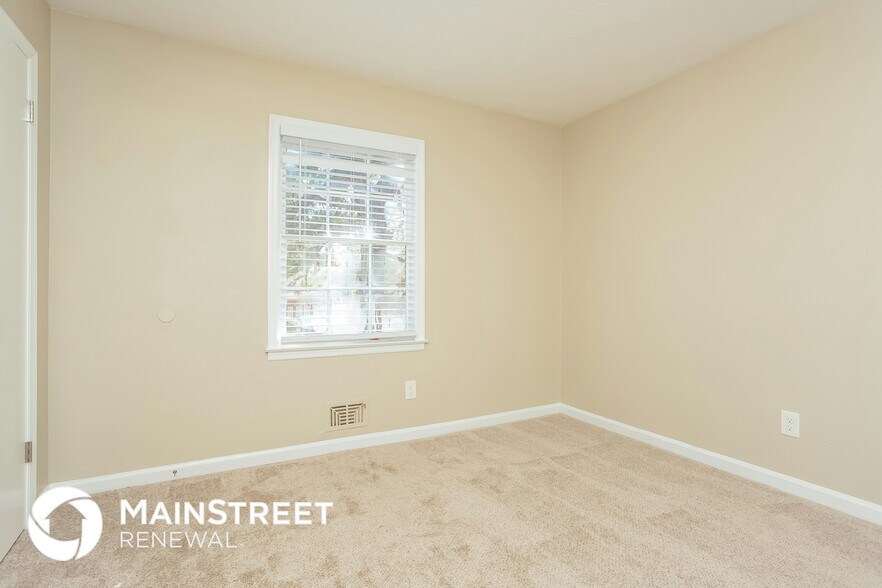 Building Photo - 2165 Knighton Dr