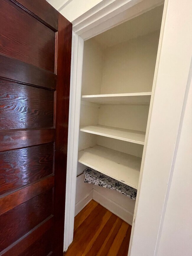 Building Photo - Beautiful 4 Bedroom 1.5 Bath in Marietta !