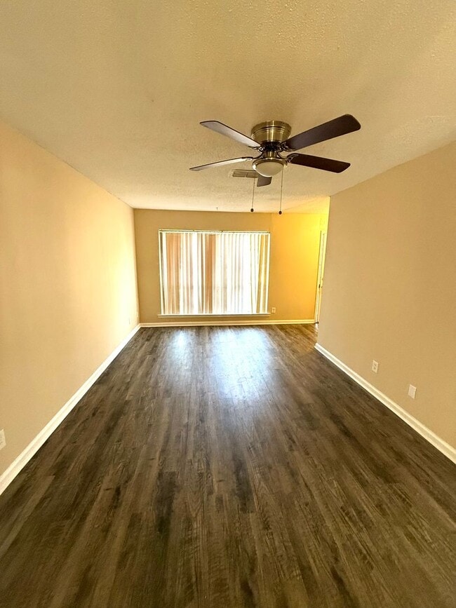 Building Photo - ** 3 Bed 2 Bath located in Regency Park ** Call 334-366-9198 to schedule a self showing