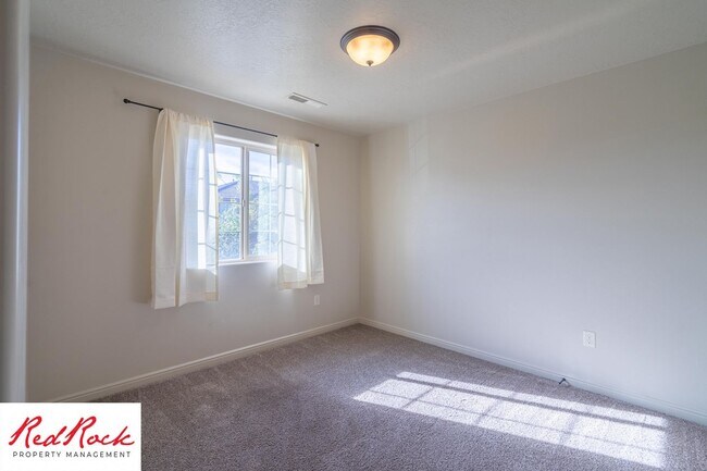 Building Photo - 3 Bedroom Townhome in Buena Vista Community
