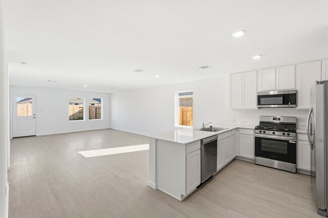 Building Photo - 2821 Cedar Dr