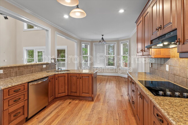 Building Photo - 7887 Mountain Shore Dr