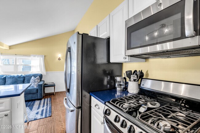 Building Photo - 112 W Tide Way