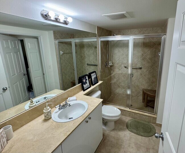 Building Photo - 625 Casa Loma Blvd