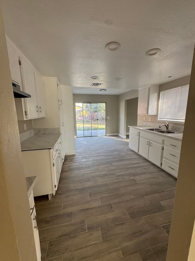 Building Photo - Newly Remodeled home for you!