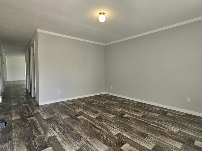 Building Photo - 6691 Hidden Oaks Dr