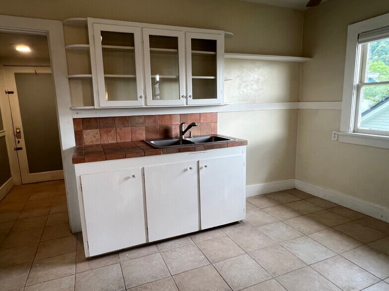 Built in cabinets & tile - 412 John Adams St