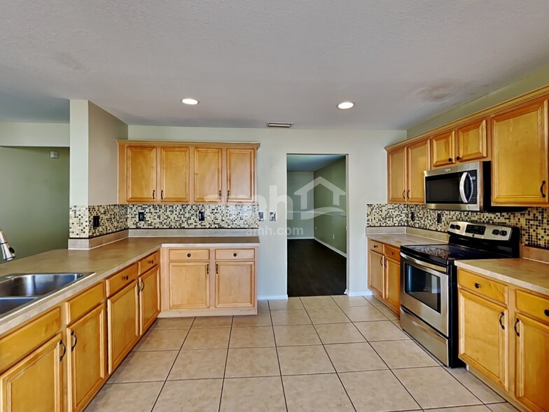 Building Photo - 30915 Sonnet Glen Dr