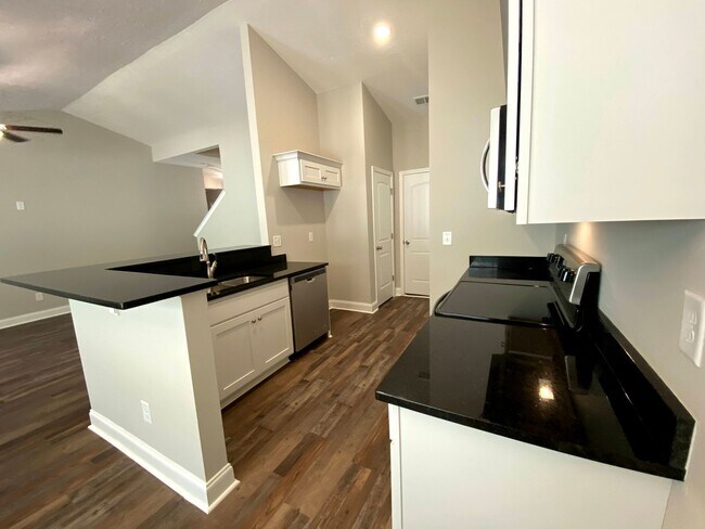 Building Photo - Spacious & Modern Home for Rent - One Leve...