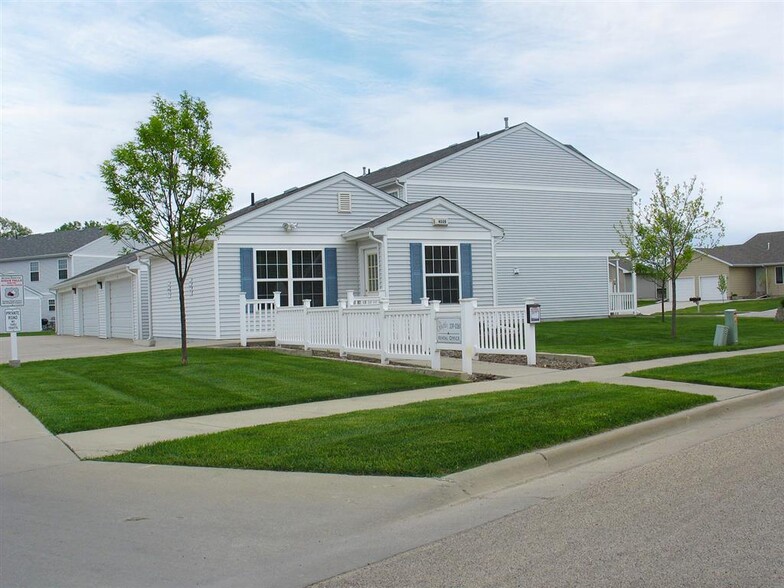 Building Photo - The Gables Townhomes