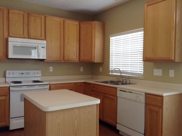 Building Photo - 7970 Trinity Shore Cir