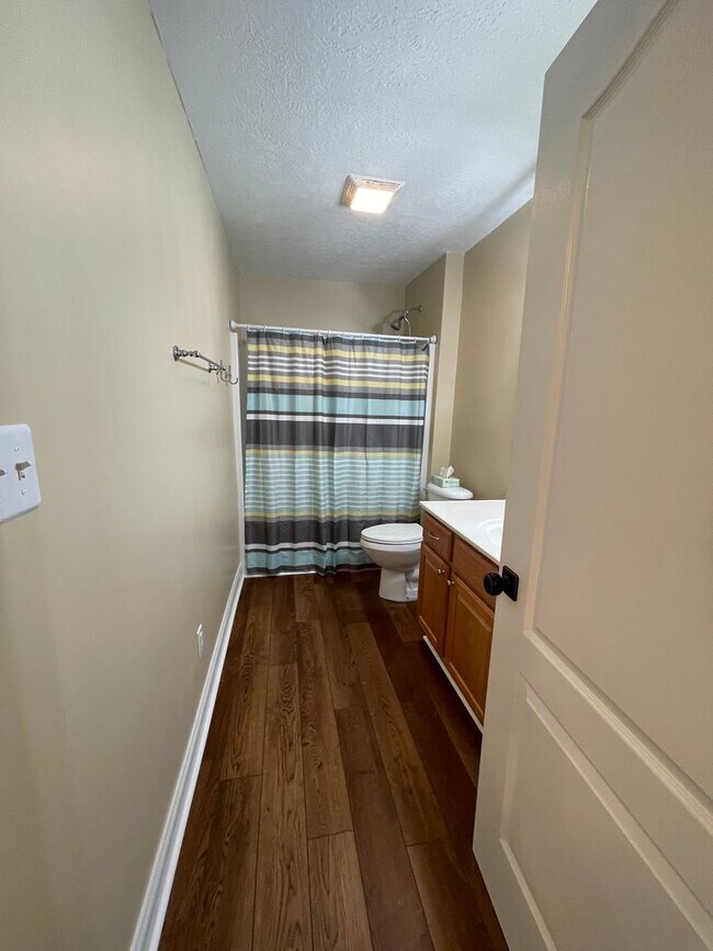 Building Photo - 162 River Garden Ct