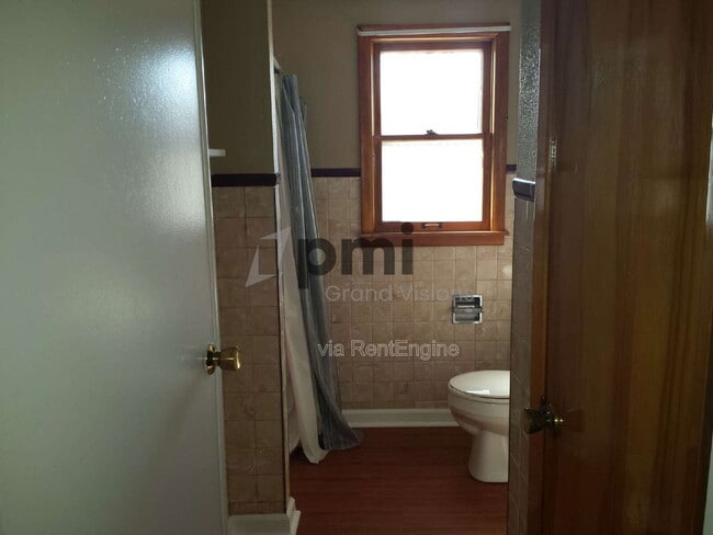 Building Photo - 1483 Greendell Dr